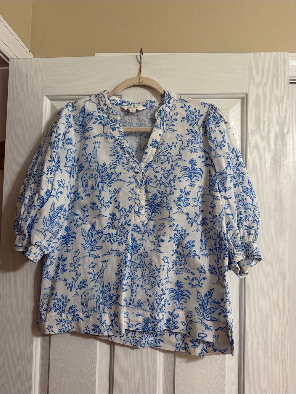Lilly Pulitzer Blue and White Toile Floral Puff Sleeve Linen V Neck Blouse 4
